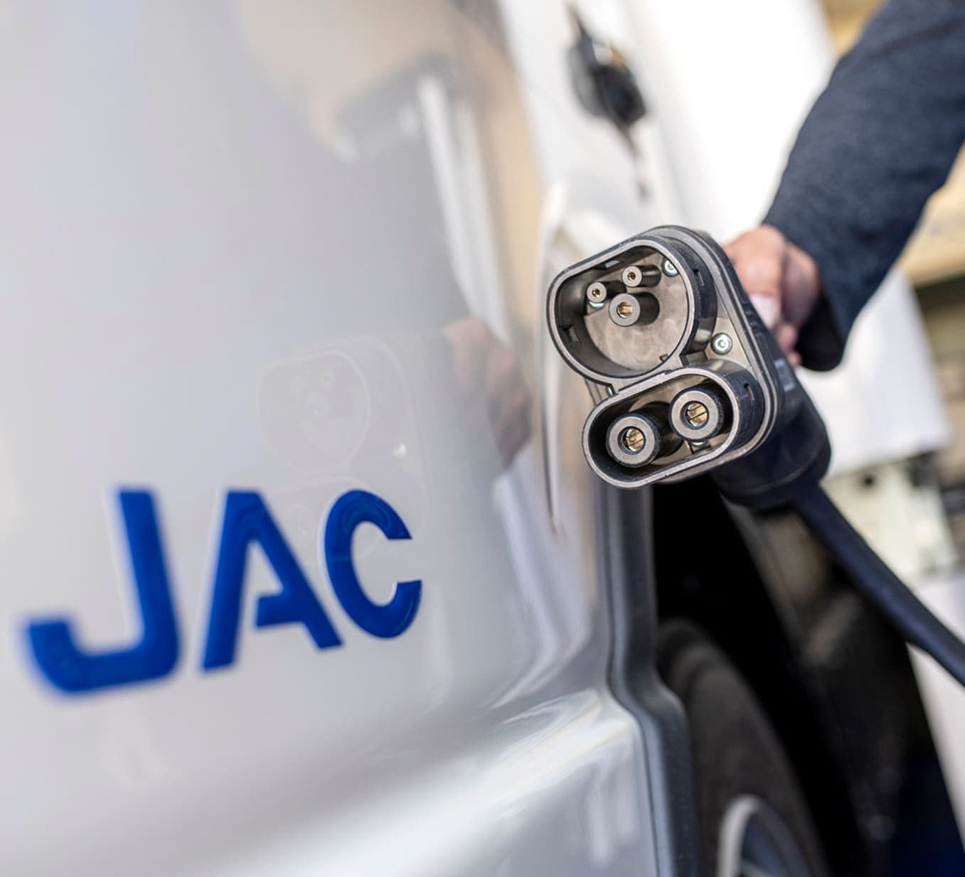 Cargador eléctrico de iJAC